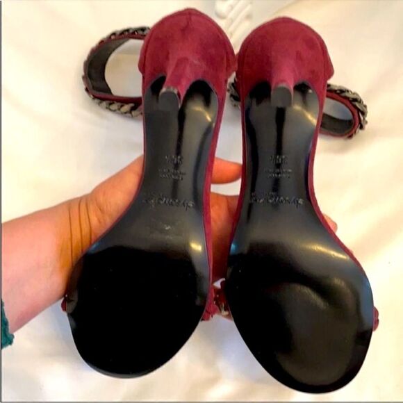 ELSEWALKER SUPER COMFORTABLE WINE SUEDE AND GUNMETAL CHAIN PUMPS.  NEW - Picture 6 of 10